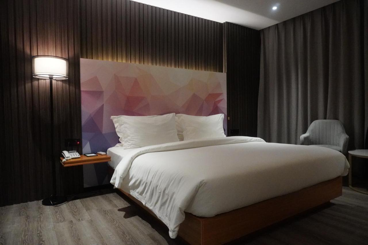 Joy Hotel Пном Пен Екстериор снимка